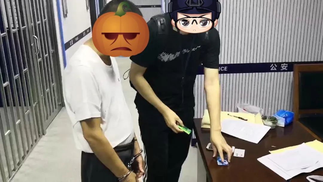 DƬ